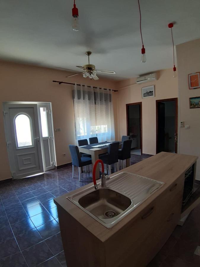 Apartment T&L Vir Luaran gambar