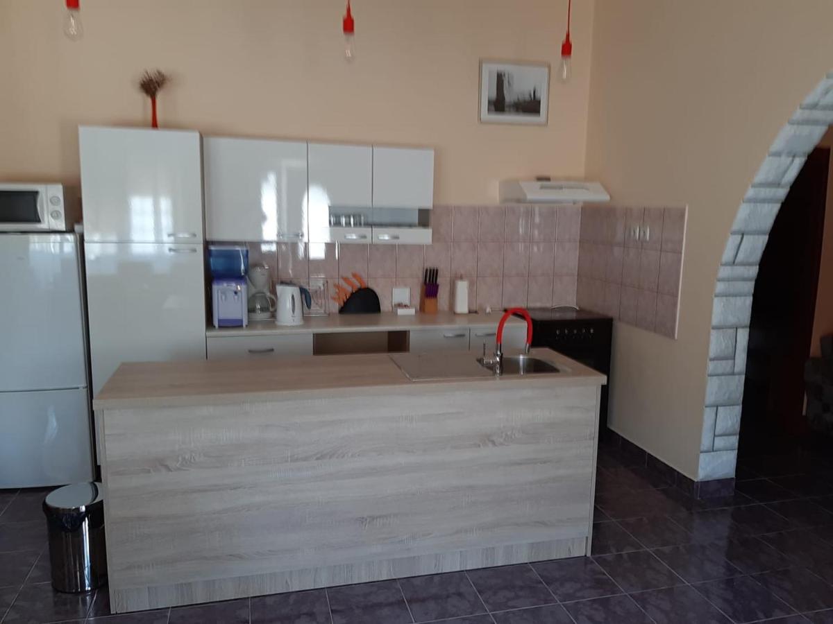 Apartment T&L Vir Luaran gambar